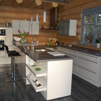 Moderne Küchen passen auch in ein Blockbohlenhaus